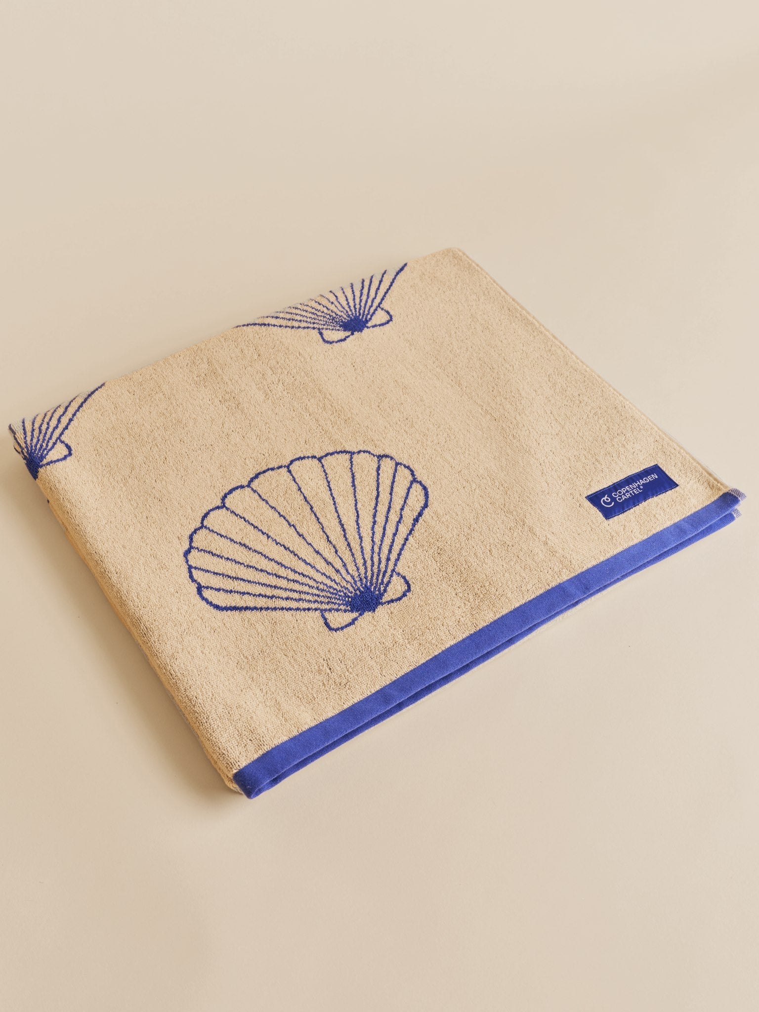 Shell beach towel - Sand/Cartel Blue